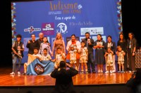 AUTISMO EM CENA EMOCIONA