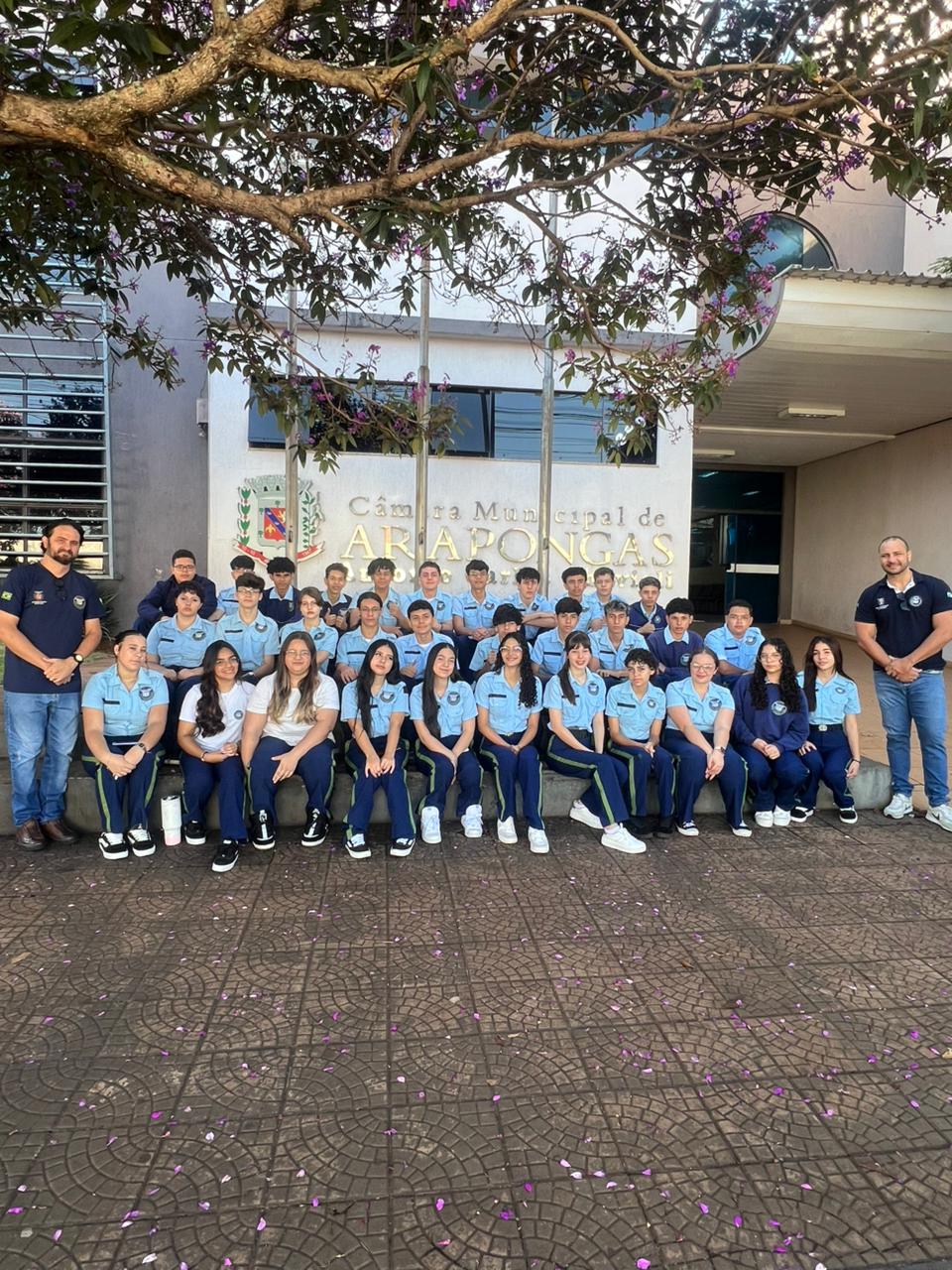 ALUNOS DO COLÉGIO CÍVICO MILITAR WALFREDO SILVEIRA CORRÊA VISITAM A CÂMARA