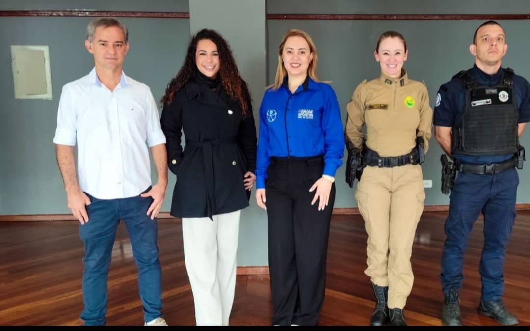 ARAPONGAS PROMOVE PALESTRA PARA AGENTES DE SEGURANÇA SOBRE ABORDAGEM SEGURA PARA PESSOAS AUTISTAS