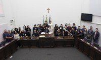 JOVENS APRENDIZES DO CIEE VISITAM A CÂMARA MUNICIPAL E CONHECEM O FUNCIONAMENTO DO LEGISLATIVO