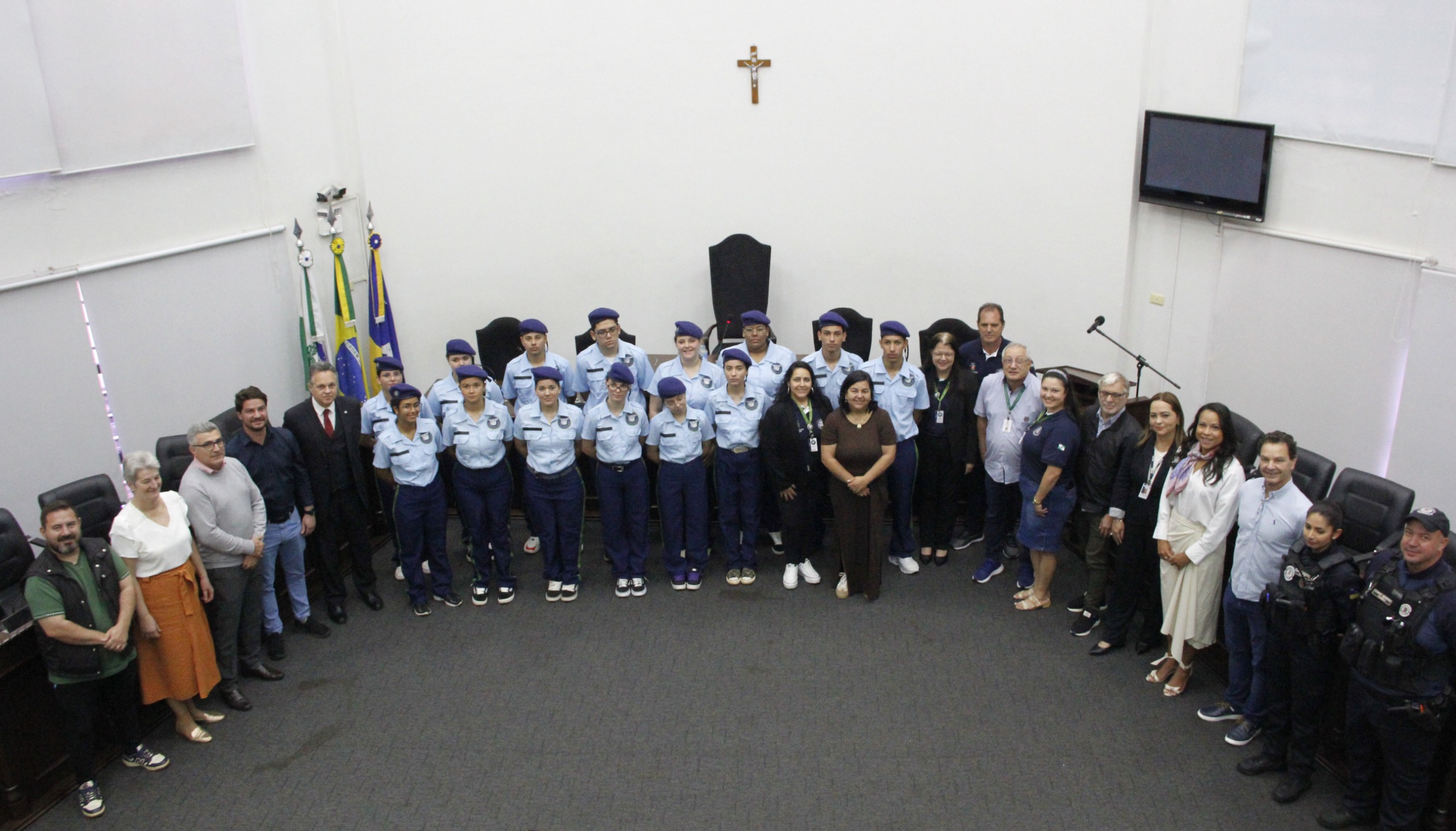 PROJETO PARLAMENTO JOVEM DO TRE EMPOSSA VEREADORES MIRINS EM ARAPONGAS