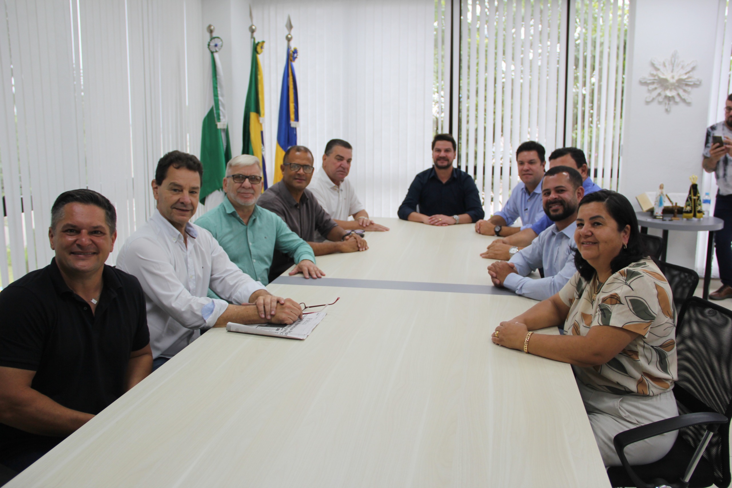 SECRETÁRIO GUTO SILVA ANUNCIA INVESTIMENTOS DE CERCA DE R$ 50 MILHÕES EM ARAPONGAS